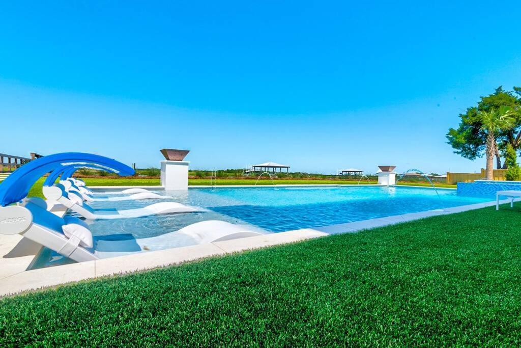 New Waterfront Home With Deep Water Dock Isle of Palms Esterno foto