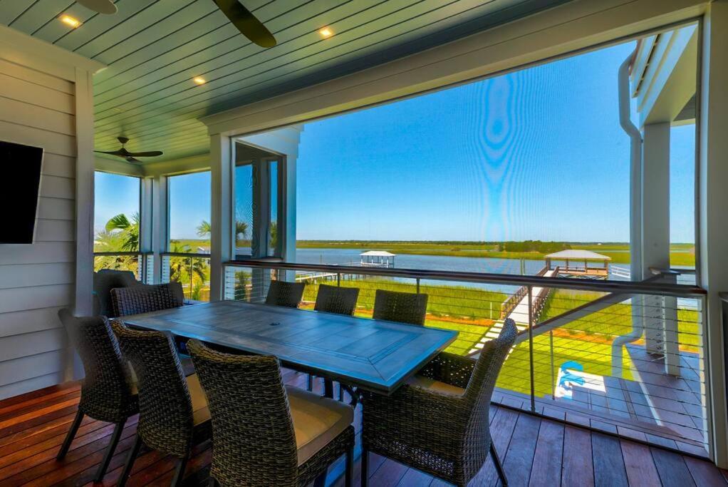 New Waterfront Home With Deep Water Dock Isle of Palms Esterno foto