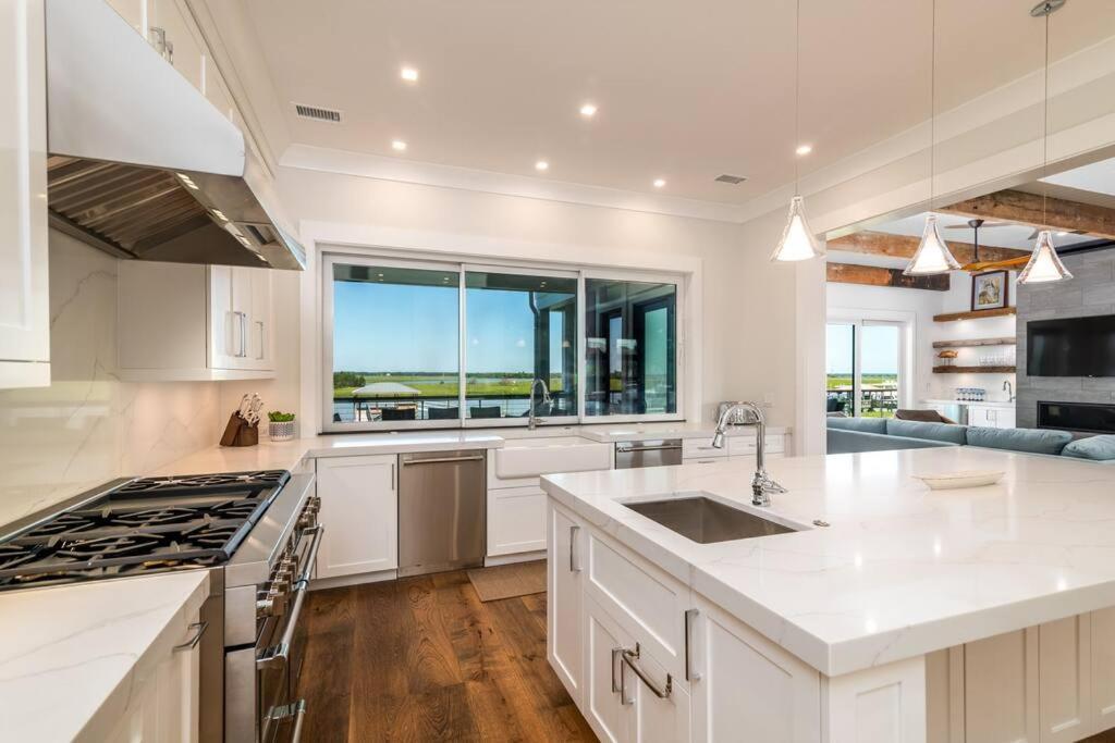 New Waterfront Home With Deep Water Dock Isle of Palms Esterno foto