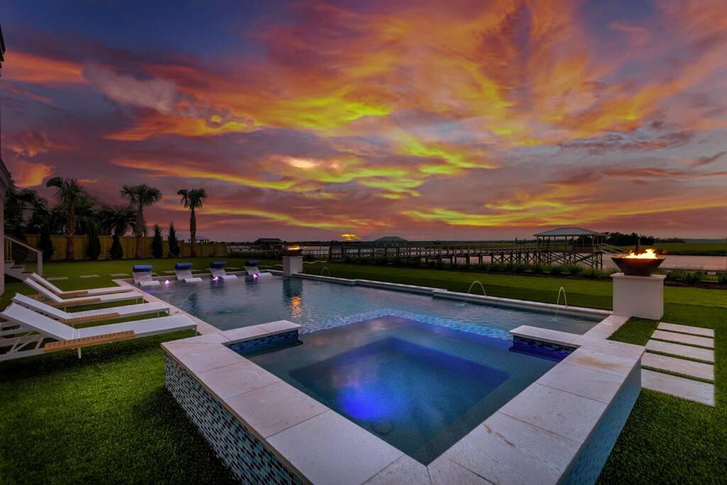 New Waterfront Home With Deep Water Dock Isle of Palms Esterno foto