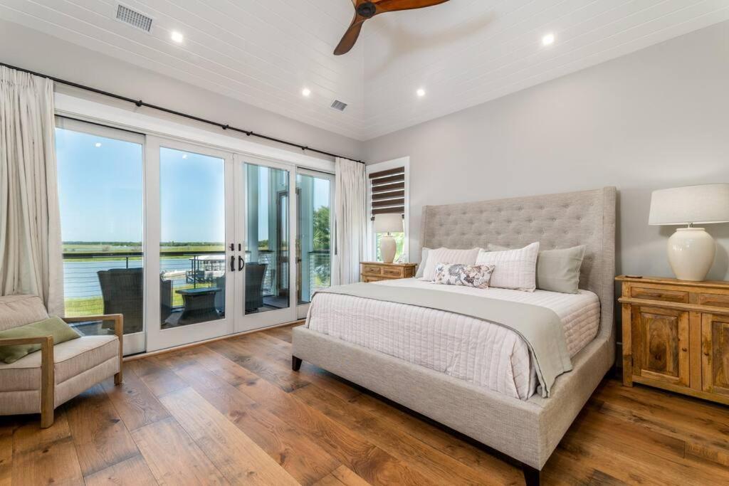 New Waterfront Home With Deep Water Dock Isle of Palms Esterno foto