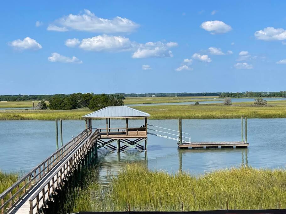 New Waterfront Home With Deep Water Dock Isle of Palms Esterno foto