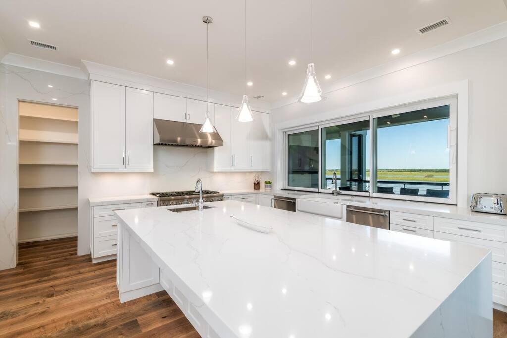 New Waterfront Home With Deep Water Dock Isle of Palms Esterno foto