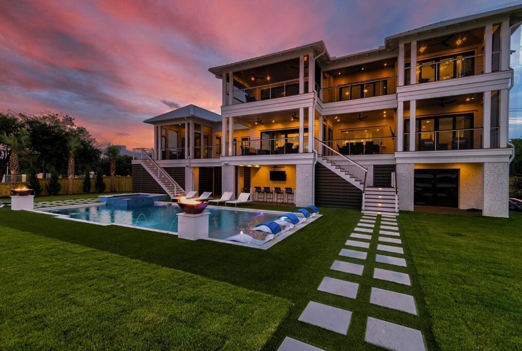 New Waterfront Home With Deep Water Dock Isle of Palms Esterno foto