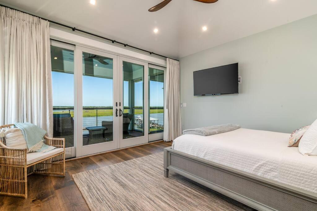 New Waterfront Home With Deep Water Dock Isle of Palms Esterno foto