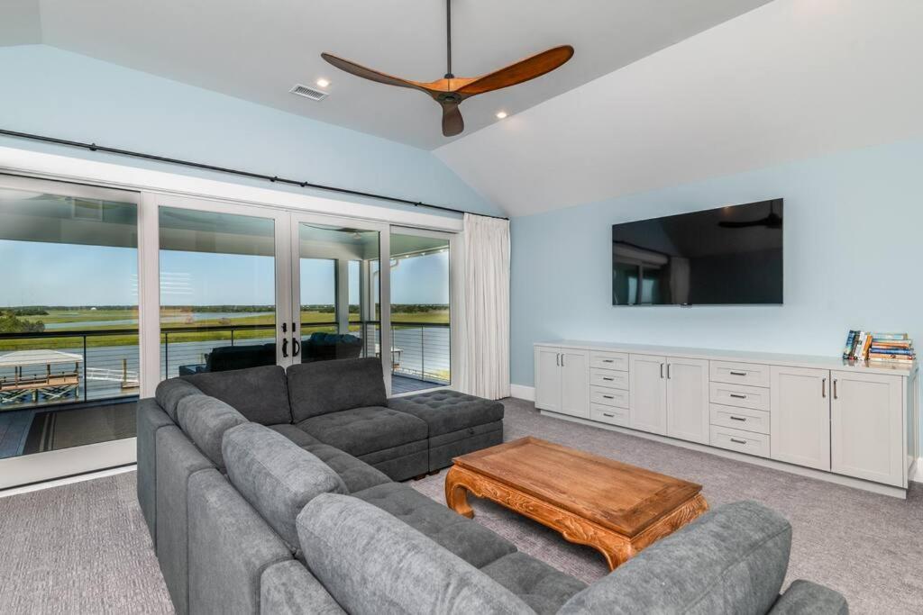 New Waterfront Home With Deep Water Dock Isle of Palms Esterno foto
